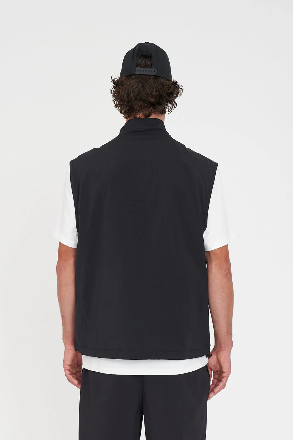 TECH 1/4 ZIP VEST BLACK - Image 8