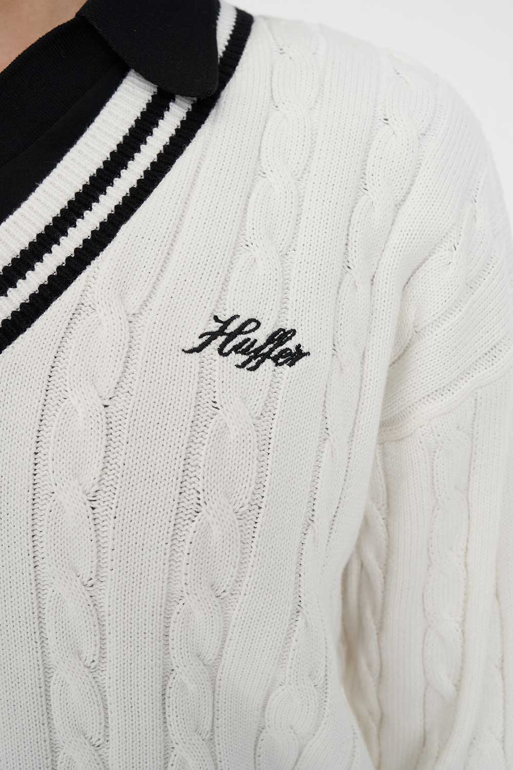 WOMENS V-NECK CABLE KNIT SWEATER CHALK/BLACK - Image 3