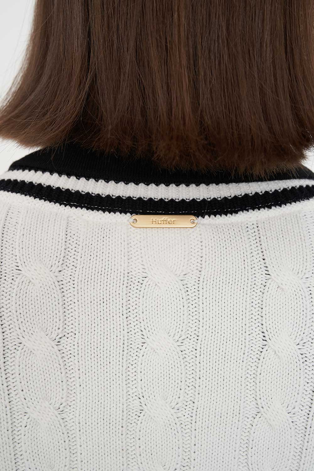 WOMENS V-NECK CABLE KNIT SWEATER CHALK/BLACK - Image 4